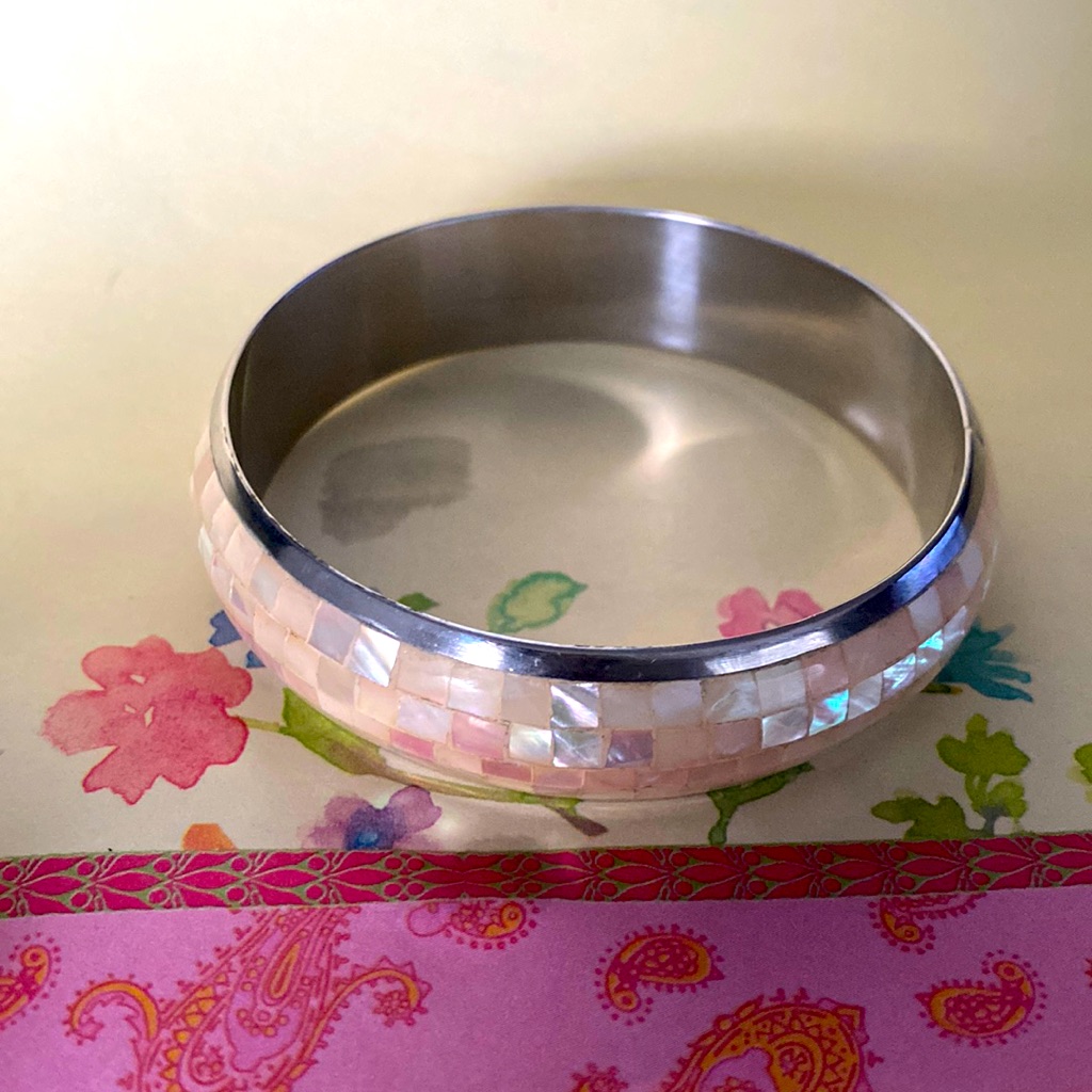 Beautiful MotherOfPearl Abalone Silvertone Fashion Bracelet Preowned Unique